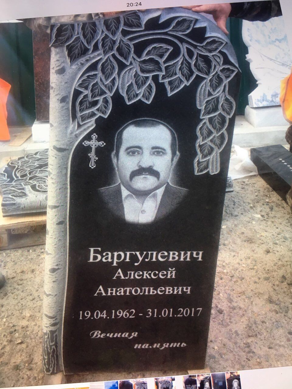 Памятник №149 из черного гранита с березой — фото 4