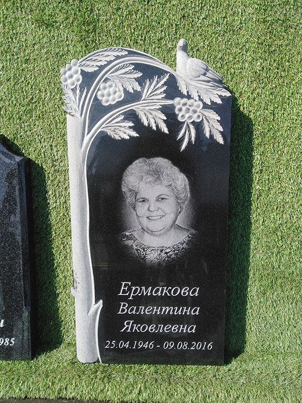 Памятник №189 из черного гранита с деревом — фото 3